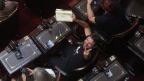 Juan Grabois confeccionó su propio cartel en el marco de la apertura de sesiones ordinarias.