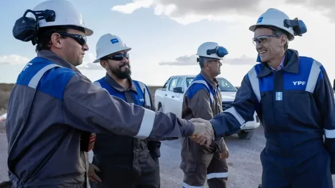 Gabriel Katopodis durante una visita a las obras de Vaca Muerta, en Neuquén.