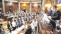 sesiones. El oficialismo porteño, incluido el jefe de Gobierno, mostró ayer carteles en solidaridad con Ucrania en la apertura del ciclo legislativo de la Ciudad de Buenos Aires.