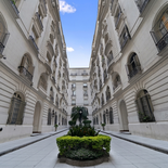 Vista interna de los patios del imponente Palacio de los Patos. En un mercado inmobiliario que cambia, este tipo de construcciones conserva un atractivo difícil de replicar Vista interna de los patios del imponente Palacio de los Patos. En un mercado inmobiliario que cambia, este tipo de construcciones conserva un atractivo difícil de replicar