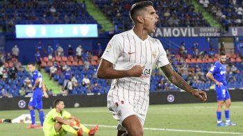 Erik Lamela le dio el triunfo sobre la hora a Sevilla en La Liga de España.