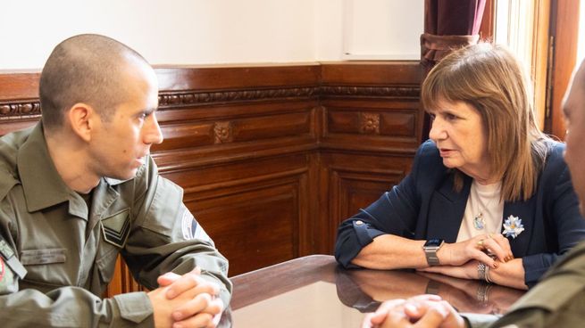 nahuel gallo y patricia bullrich en el senado