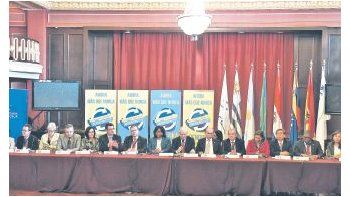 Los ministros  de Salud de 12 países de Latinoamérica se reunieron ayer en Montevideo  y se comprometieron a luchar contra el mosquito.