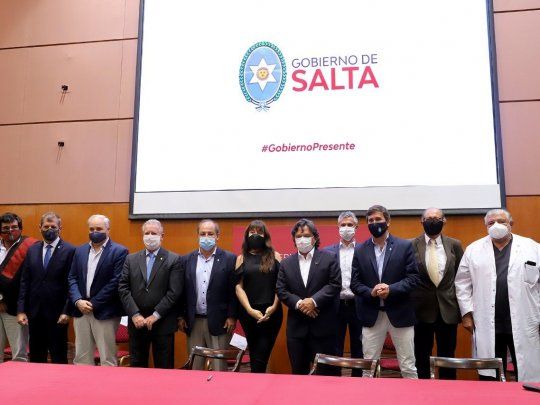 Primero. El salteño Gustavo Sáenz y el riojano Ricardo Quintela (abajo), entre quienes cumplieron el primer año como gobernadores.