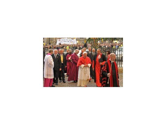 La BBC informó por su parte que Benedicto XVI no quedó muy preocupado por el anuncio del atentado.