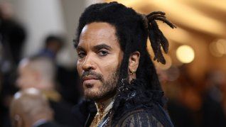 premios oscar 2023: lenny kravitz cantara durante el segmento in memoriam