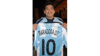 Diego Maradona fue ofrecido para asumir en Cerro Porteño.