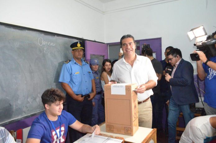 Jorge Capitanich votó en la Escuela 41 Ricardo Ivancovich.