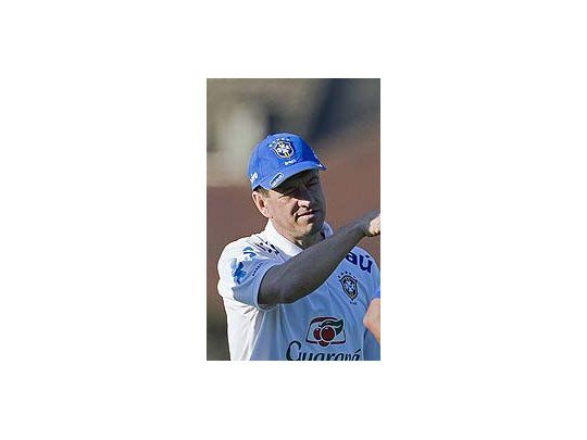 No resistió. Dunga no aguantó y entró en el show de frases de la previa.