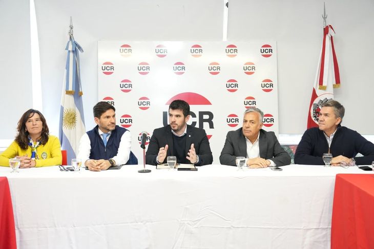 Leonel Chiarella comandó la reunión de la UCR en el Comité Nacional. Leonel Chiarella comandó la reunión de la UCR en el Comité Nacional.