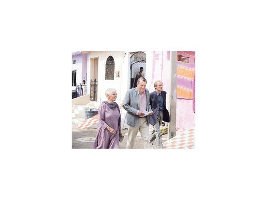 Actores como Judi Dench, Tom Wilkinson y Bill Nighy, más el buen ritmo y el gran ojo del director John Madden para filmar escenarios de la India y su gente hacen de «El exótico Hotel Marigold» una propuesta atractiva.