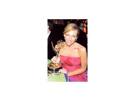 El Emmy a la australiana Toni Collette como mejor actriz de comedia por su trabajo en la serie producida por Steven Spielberg, «United States of Tara», estuvo entre las pocas sorpresas de la 61a. entrega.