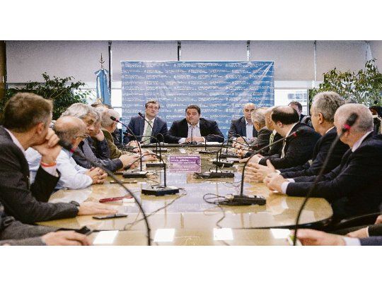 Sin acuerdo. El año pasado, el Consejo del Salario terminó con un laudo del ministro de Trabajo, Jorge Triaca, a falta de un entendimiento entre empresarios y sindicalistas. Así el mínimo subió a 10 mil pesos en tres cuotas.