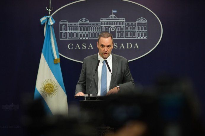 Manuel Adorni podría ocupar un cargo superior en el Gabinete.  Manuel Adorni podría ocupar un cargo superior en el Gabinete.