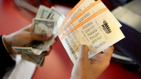 el premio mayor del powerball sigue disponible y la loteria acumula u$s243 millones