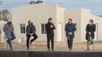 El gobernador de Buenos Aires, Axel Kicillof, entregó viviendas en el municipio de General Pinto.&nbsp;