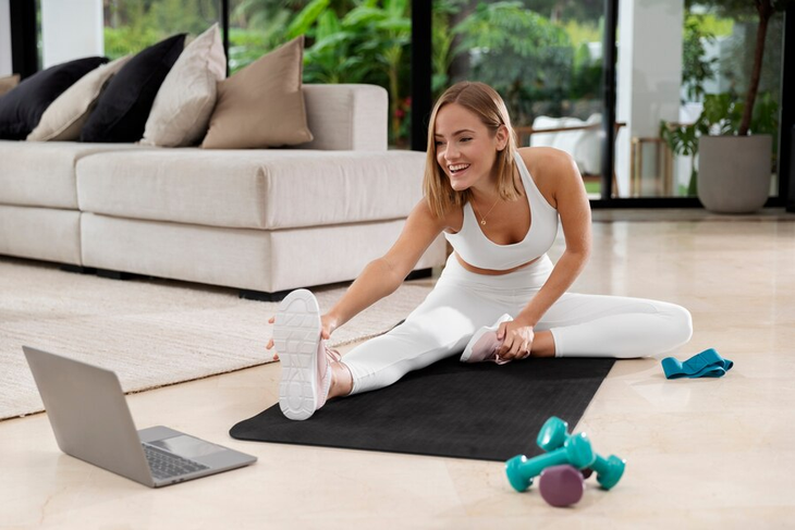 Home exercises: tone your arms. Home exercises: tone your arms.