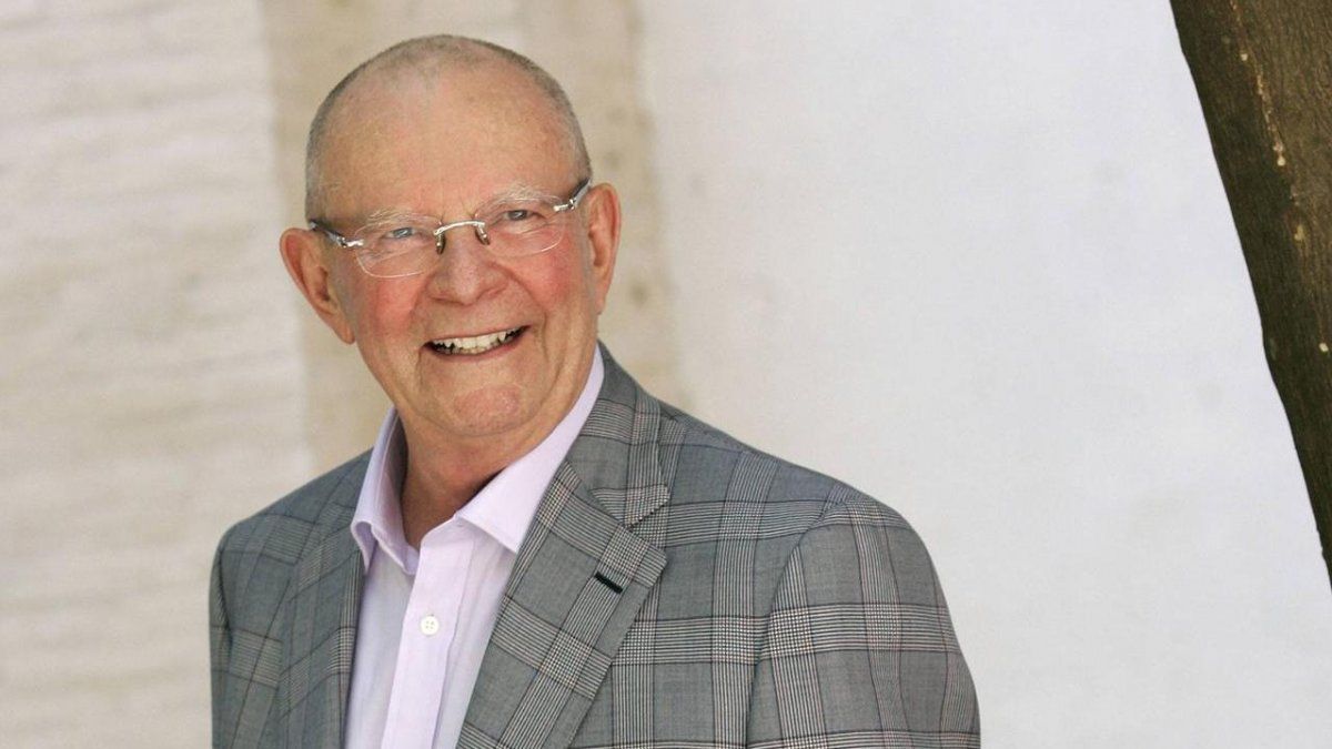 Wilbur Smith, bestselling author of love and adventures in Africa, passes away