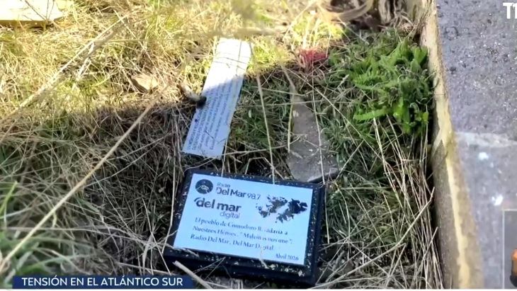 Las placas fueron desechadas en plena tensión por la soberanía. Las placas fueron desechadas en plena tensión por la soberanía.