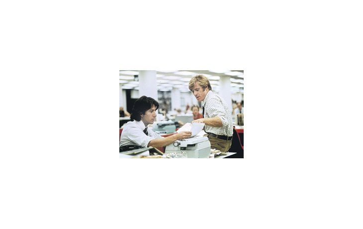 Los jóvenes Dustin Hoffman y Robert Redford en la película de 1976 «Todos los hombres del presidente».