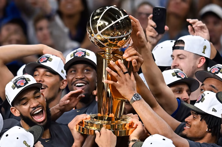 El Madison Square Garden será el escenario principal de la apertura. Los Knicks levantará el estandarte de campeón y pondrá en marcha la defensa de su corona ante los Sixers. El Madison Square Garden será el escenario principal de la apertura. Los Knicks levantará el estandarte de campeón y pondrá en marcha la defensa de su corona ante los Sixers.