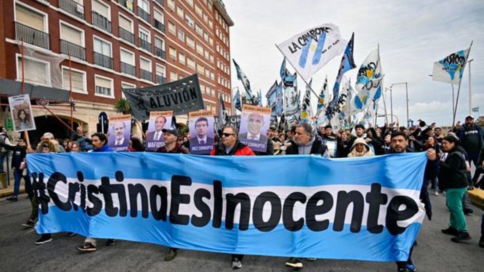 Marcha Cristina Kirchner Mar del Plata.jpg