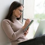 No todo el mundo escribe en silencio: algunas personas repiten palabras en voz alta mientras buscan la mejor manera de expresar lo que piensan.
