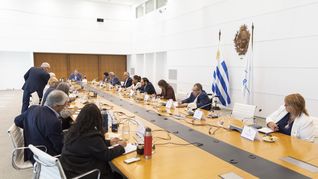 El presidente Yamandú Orsi convocó a sus ministros a una reunión en la que buscará avanzar en los anuncios realizados ante la Asamblea General. El presidente Yamandú Orsi convocó a sus ministros a una reunión en la que buscará avanzar en los anuncios realizados ante la Asamblea General.