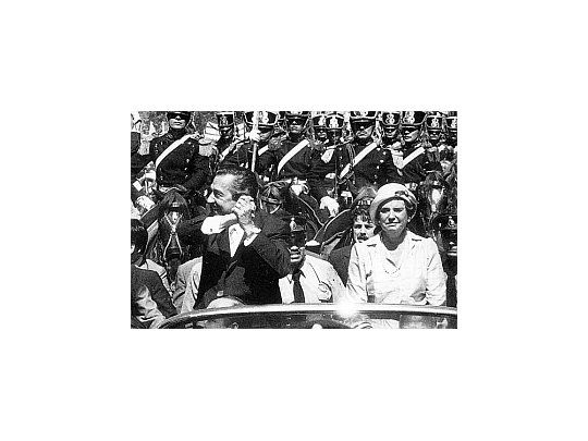 Alfonsín y Barreneche durante la asunción como presidente