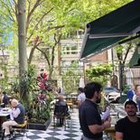 Restaurant Museo Evita, un refugio gastronómico donde la historia y el verde construyen una experiencia distinta. Restaurant Museo Evita, un refugio gastronómico donde la historia y el verde construyen una experiencia distinta.