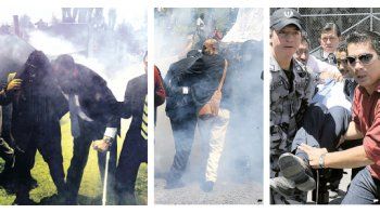 Tras enfrentarse a los policías rebelados en un cuartel de Quito, Rafael Correa intentó retirarse, pero fue atacado por los uniformados con botellazos y gases lacrimógenos. Recientemente operado de su rodilla derecha, sufrió los efectos de la agresión y debió ser retirado en camilla.