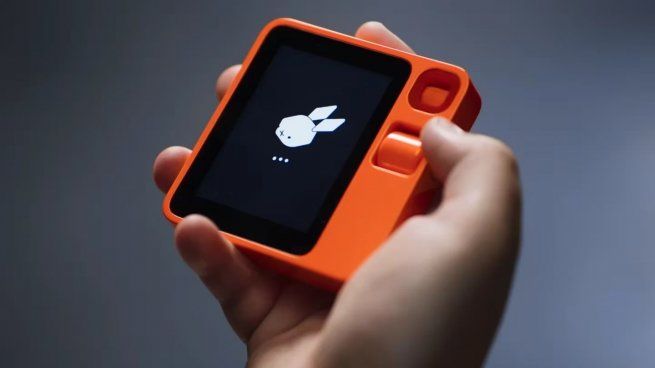 ¿Qué es Rabbit R1? El asistente de Inteligencia Artificial que revolucionó la CES 2024.