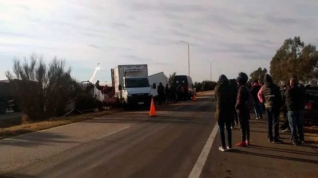 Camión con carne se accidentó en la ruta y fue saqueado.&nbsp;