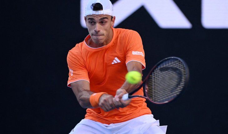 El propio Francisco, que quedó eliminado en tercera ronda ante el estadounidense Zachary Svadja, destacó el crecimiento de Juan Manuel y su capacidad para competir en escenarios de máxima exigencia. El propio Francisco, que quedó eliminado en tercera ronda ante el estadounidense Zachary Svadja, destacó el crecimiento de Juan Manuel y su capacidad para competir en escenarios de máxima exigencia.