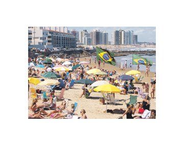 Brasil es uno de los destinos más elegidos por los argentinos a la hora de vacacionar. Brasil es uno de los destinos más elegidos por los argentinos a la hora de vacacionar.