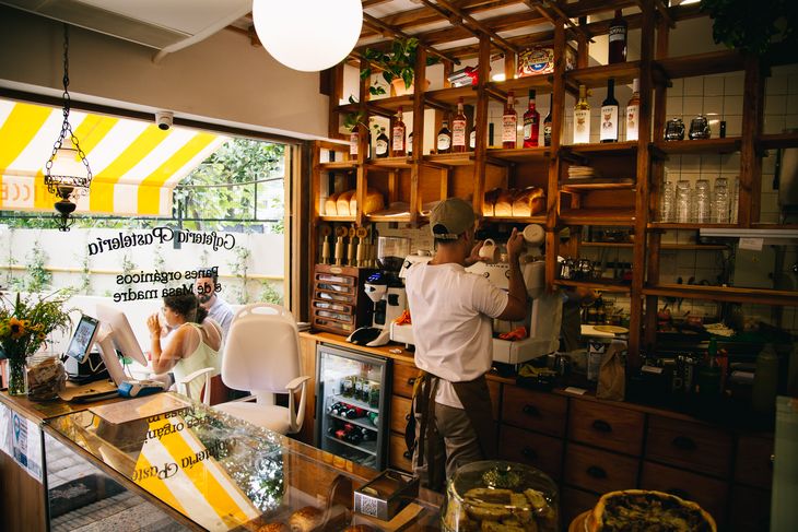 Local located in the historic center of Tigre with italo-Argentina soul.