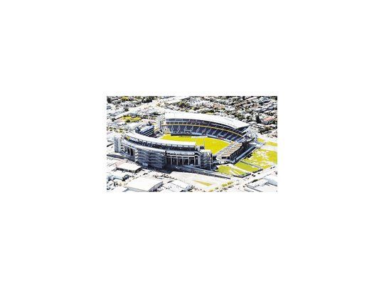 La ciudad de Christchurch sufrió un terremoto, por lo que los organizadores decidieron que los siete partidos del Mundial que se iban a jugar en el AMI Stadium no se realicen ahí.