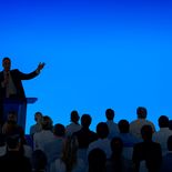 Hablar en público puede generar ansiedad, nervios o vergüenza en muchas personas. Hablar en público puede generar ansiedad, nervios o vergüenza en muchas personas.