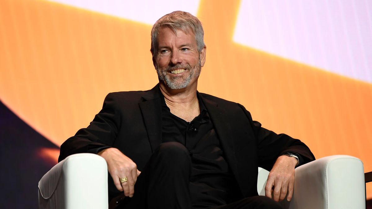 Michael Saylor revela que podría vender Bitcoins de su empresa tras una megacompra de u$s2.000 millones