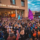 Así recibió la militancia libertaria catamarqueña a Javier Milei en la puerta del hotel.&nbsp;