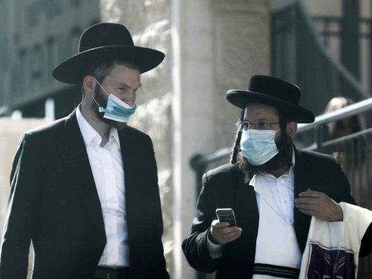 Israel roz&oacute; los 2.000 contagios diarios, l&iacute;mite para reinstaurar la cuarentena estricta.