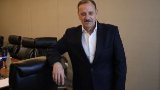 Con el objetivo de sostener el poder de compra de los trabajadores públicos frente a futuros incrementos, el gobernador riojano ratificó la vuelta de las cuasimonedas Chachos. Con el objetivo de sostener el poder de compra de los trabajadores públicos frente a futuros incrementos, el gobernador riojano ratificó la vuelta de las cuasimonedas Chachos.