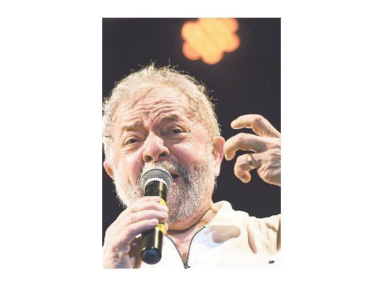 Lula no dudó en reprender a Dilma por su distanciamiento del pueblo. Su retórica esconde el deseo de mantener a las bases fieles y activas.