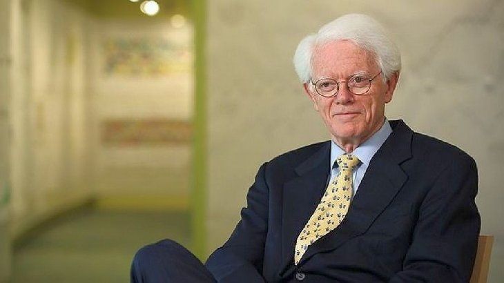 El estadounidense Peter Lynch también aconseja tener paciencia y no dejarse enloquecer con las piruetas de los mercados y las cotizaciones que caen.
