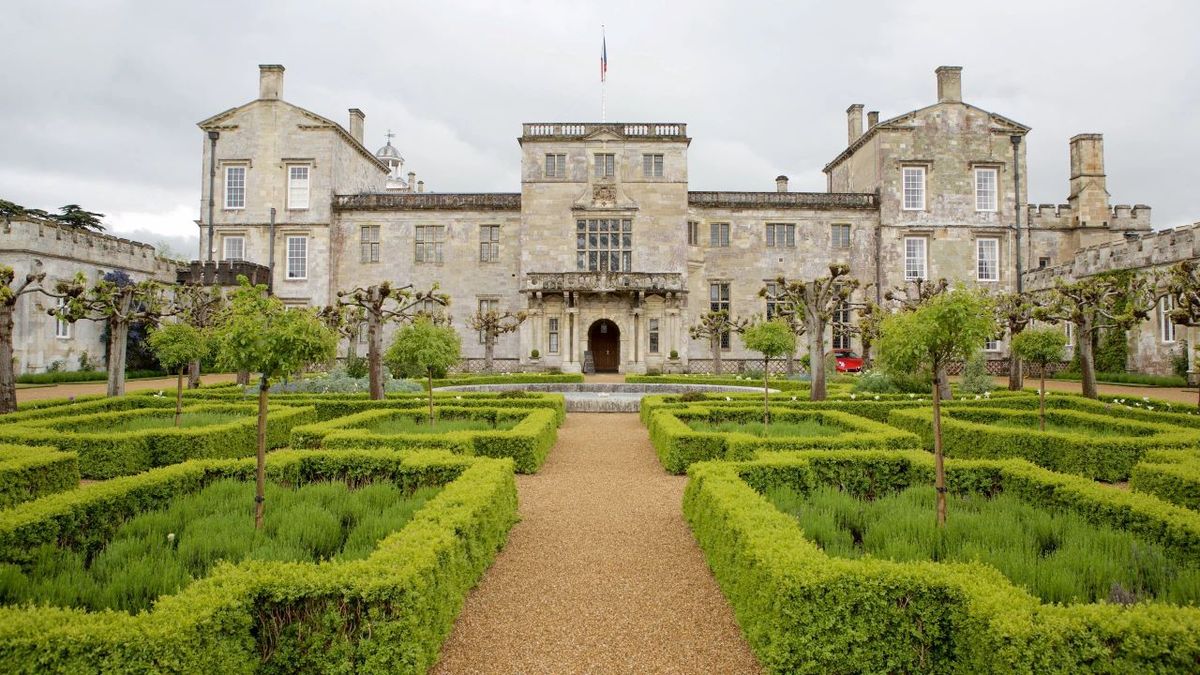 This imposing mansion was an important location for two series of royalty: this is Wilton House