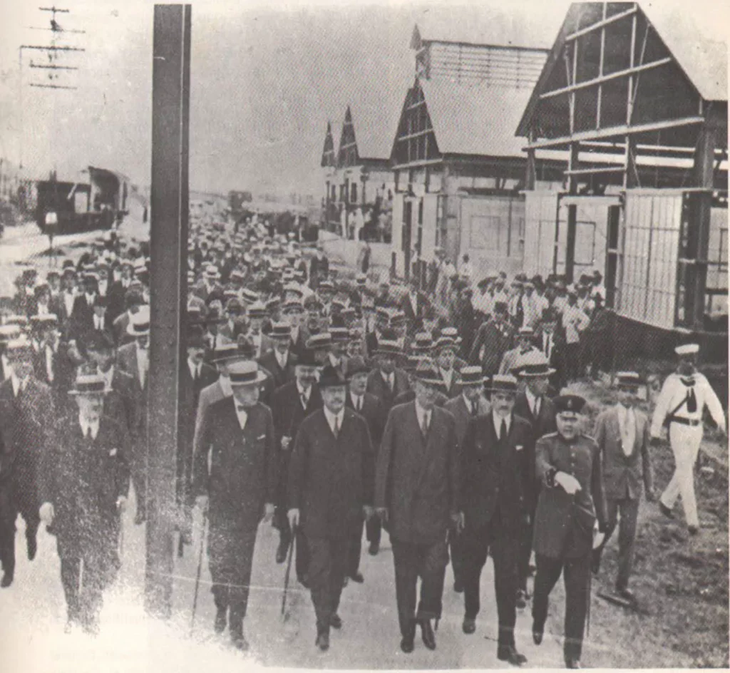 Desde 1925, el complejo fundado bajo la visión de Enrique Mosconi abastece una porción clave del mercado de combustibles del país. Desde 1925, el complejo fundado bajo la visión de Enrique Mosconi abastece una porción clave del mercado de combustibles del país.