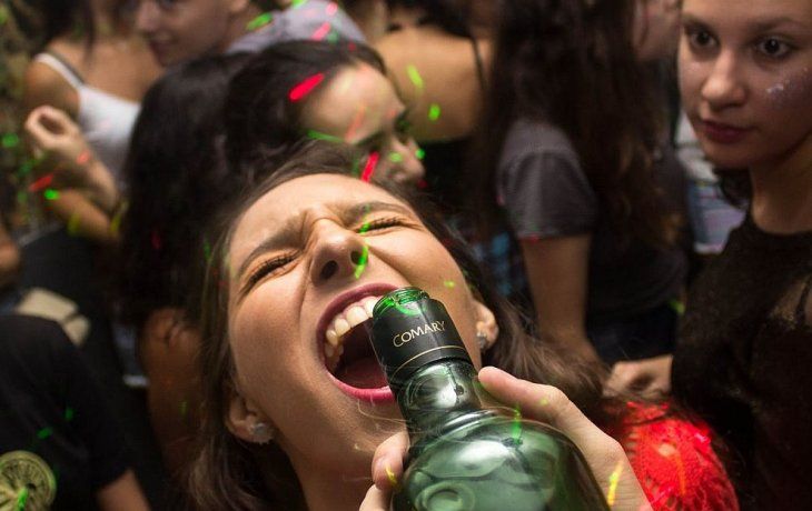 ¿Por qué se producen lagunas mentales tras consumir alcohol?
