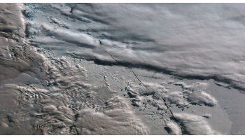Alertan que un iceberg gigante ya está a punto de desprenderse de la Antártida