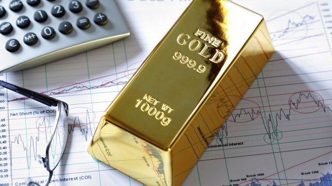Oro vuelve a subir antes y se mantiene cerca de su máximo histórico