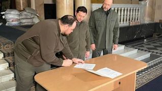 ucrania firmo el pedido para unirse a la union europea